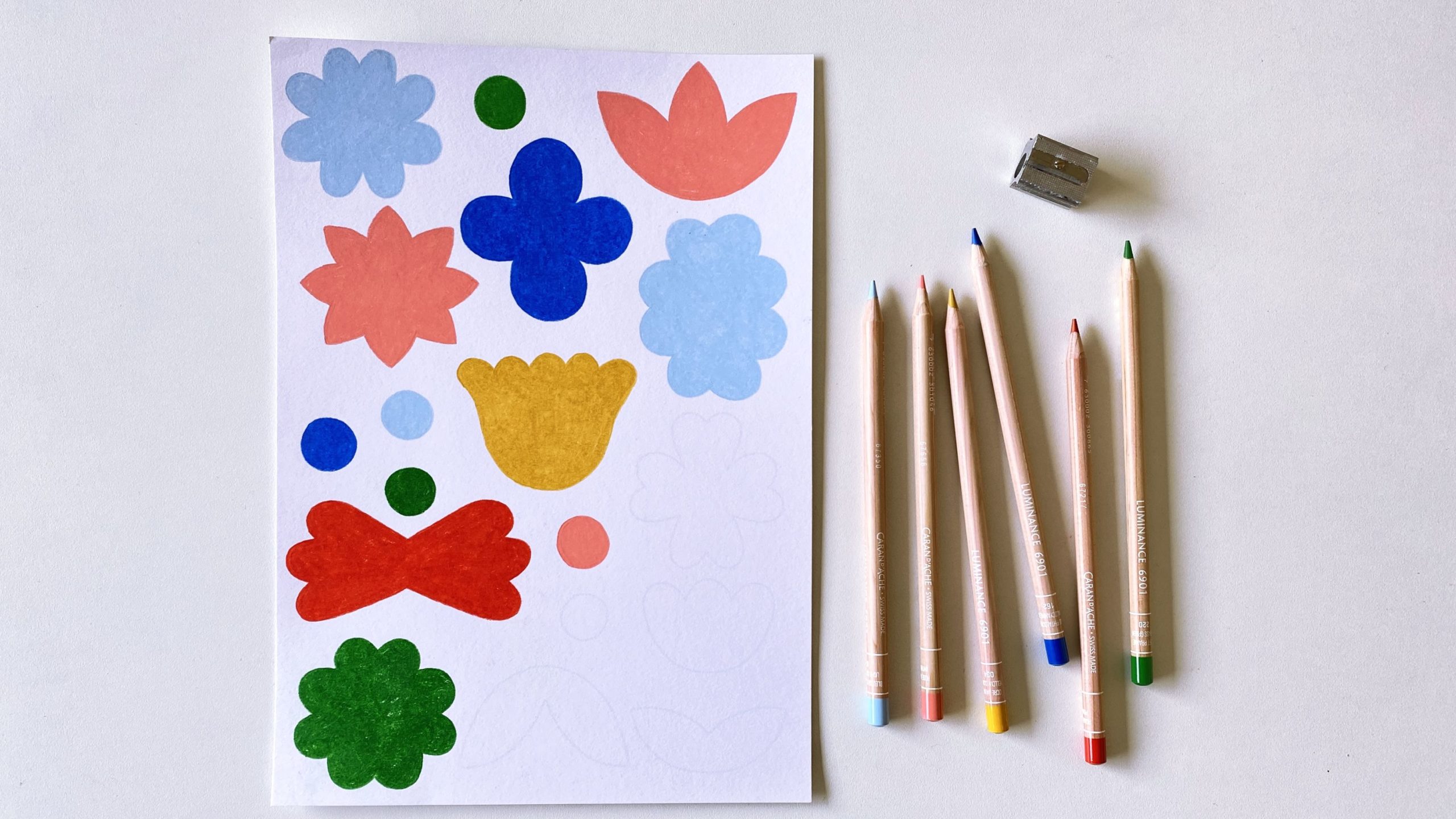DIY Mobile de fleurs aux crayons de couleurs Caran d'Ache - Etape par étape